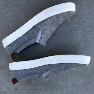 Old Navy Shoes - Men’s size 8 slip on sneaker Old Navy Shoes - Men’s size 8 slip on sneaker